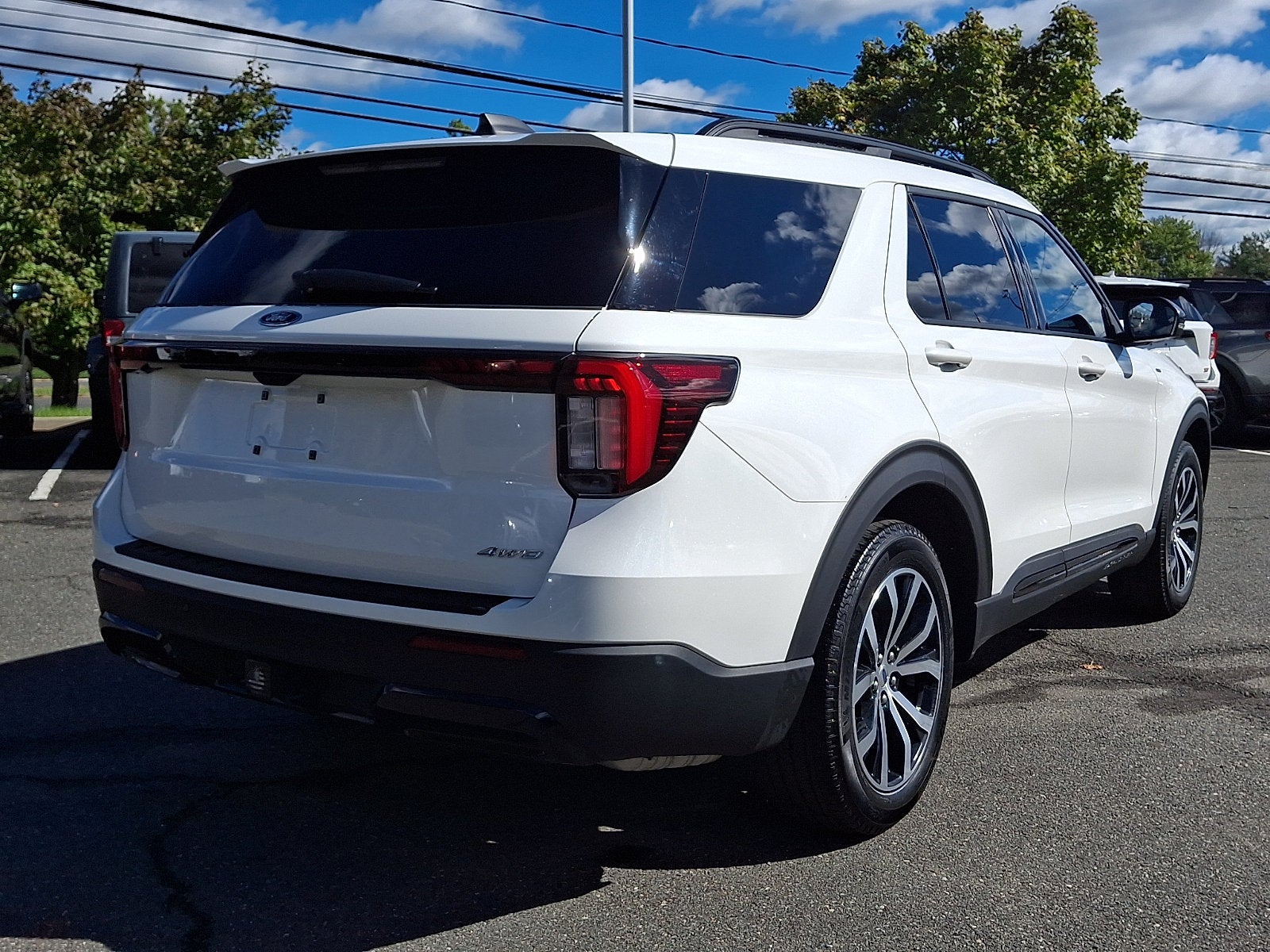 2025 Ford Explorer ST-Line