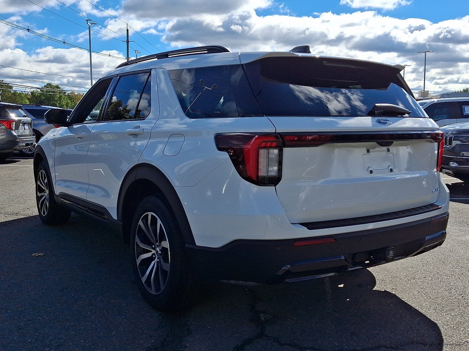 2025 Ford Explorer ST-Line