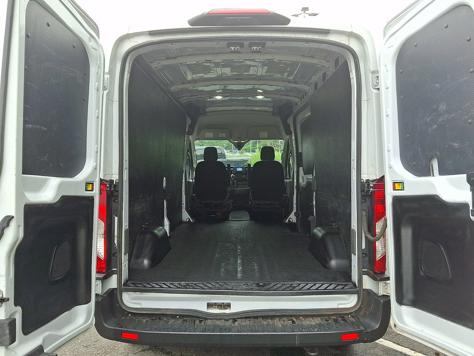 2023 Ford Transit-250 T-250 130" Med Rf 9070 GVWR RWD