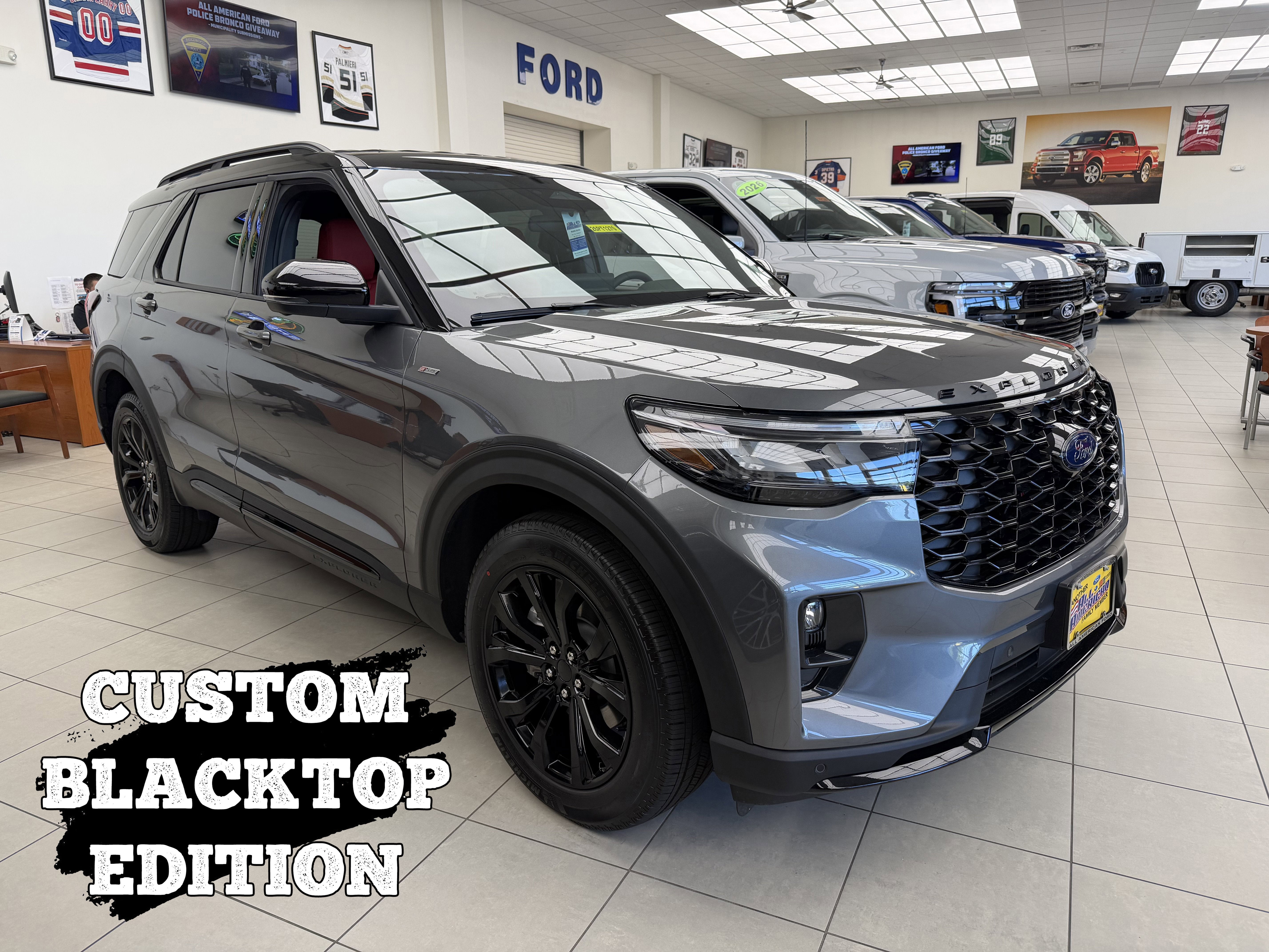 2026 Ford Explorer Custom Black-Top Edition