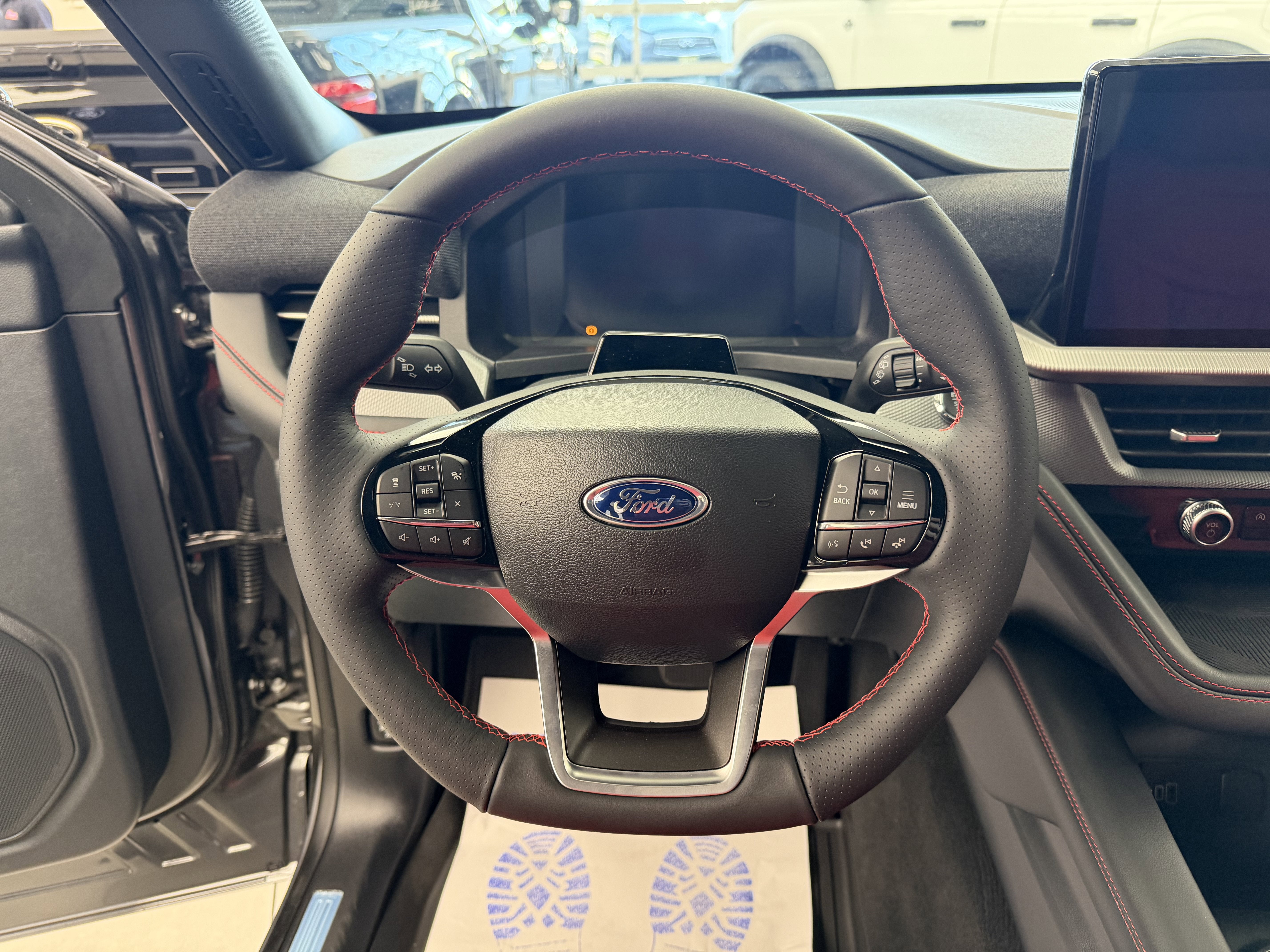 2026 Ford Explorer Custom Black-Top Edition