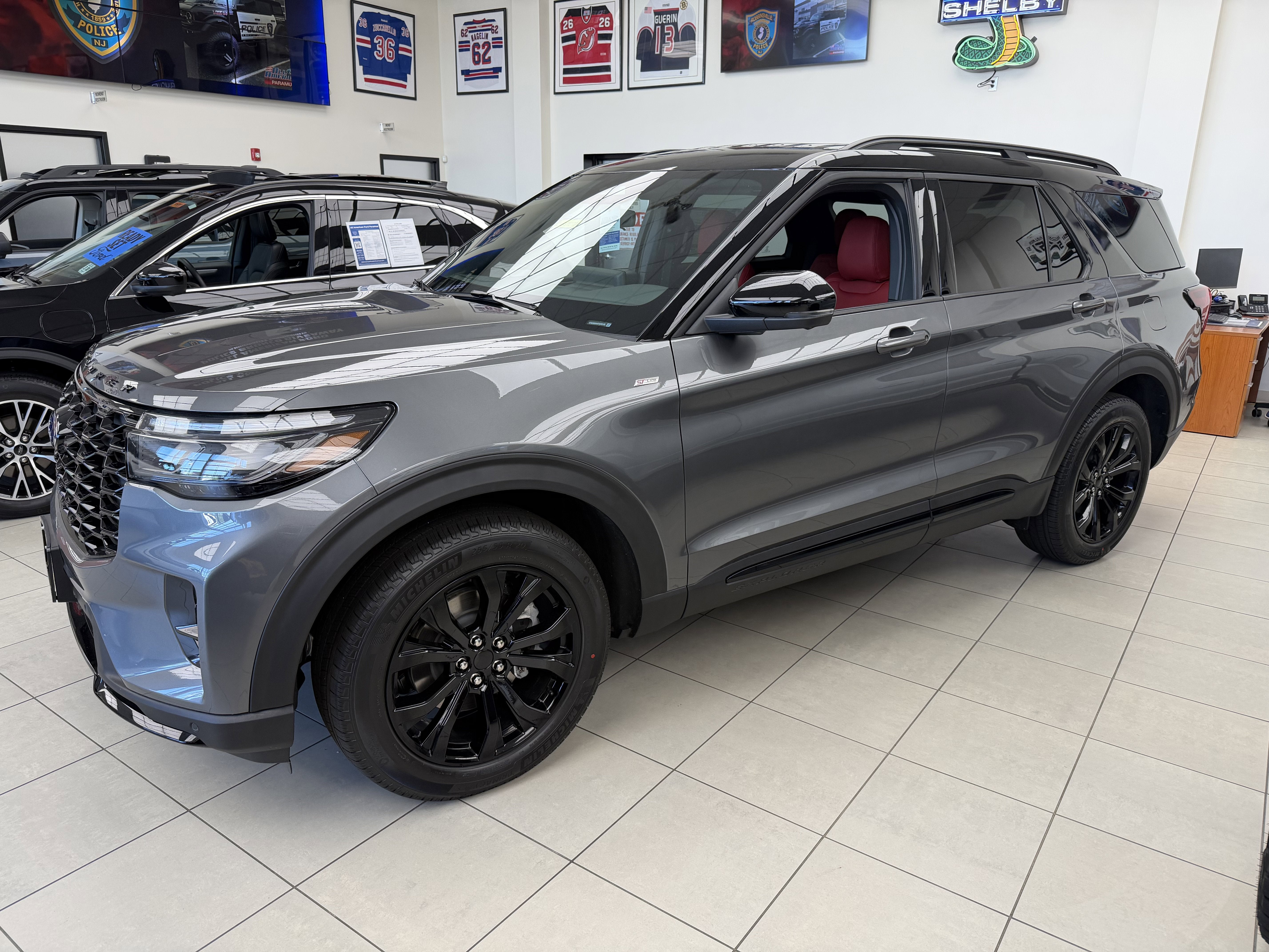 2026 Ford Explorer Custom Black-Top Edition