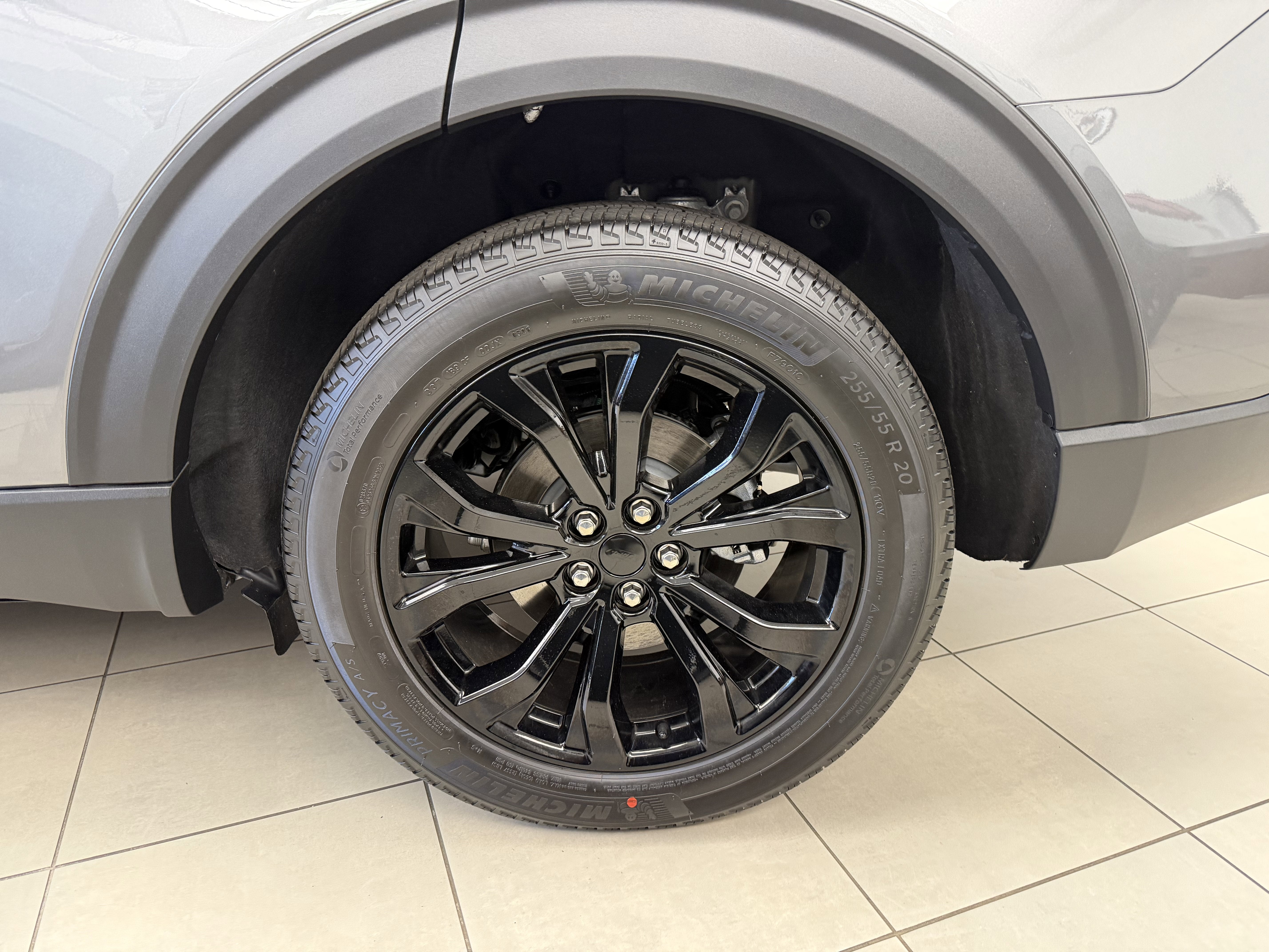 2026 Ford Explorer Custom Black-Top Edition