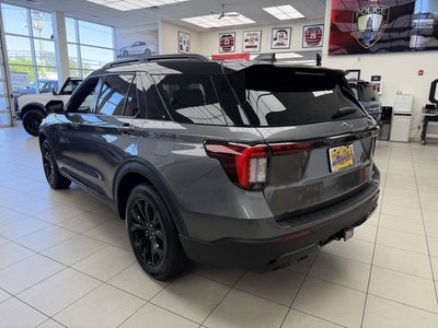 2026 Ford Explorer Custom Black-Top Edition