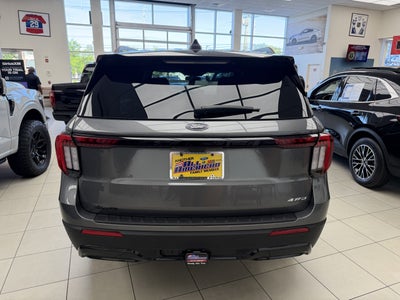 2026 Ford Explorer Custom Black-Top Edition