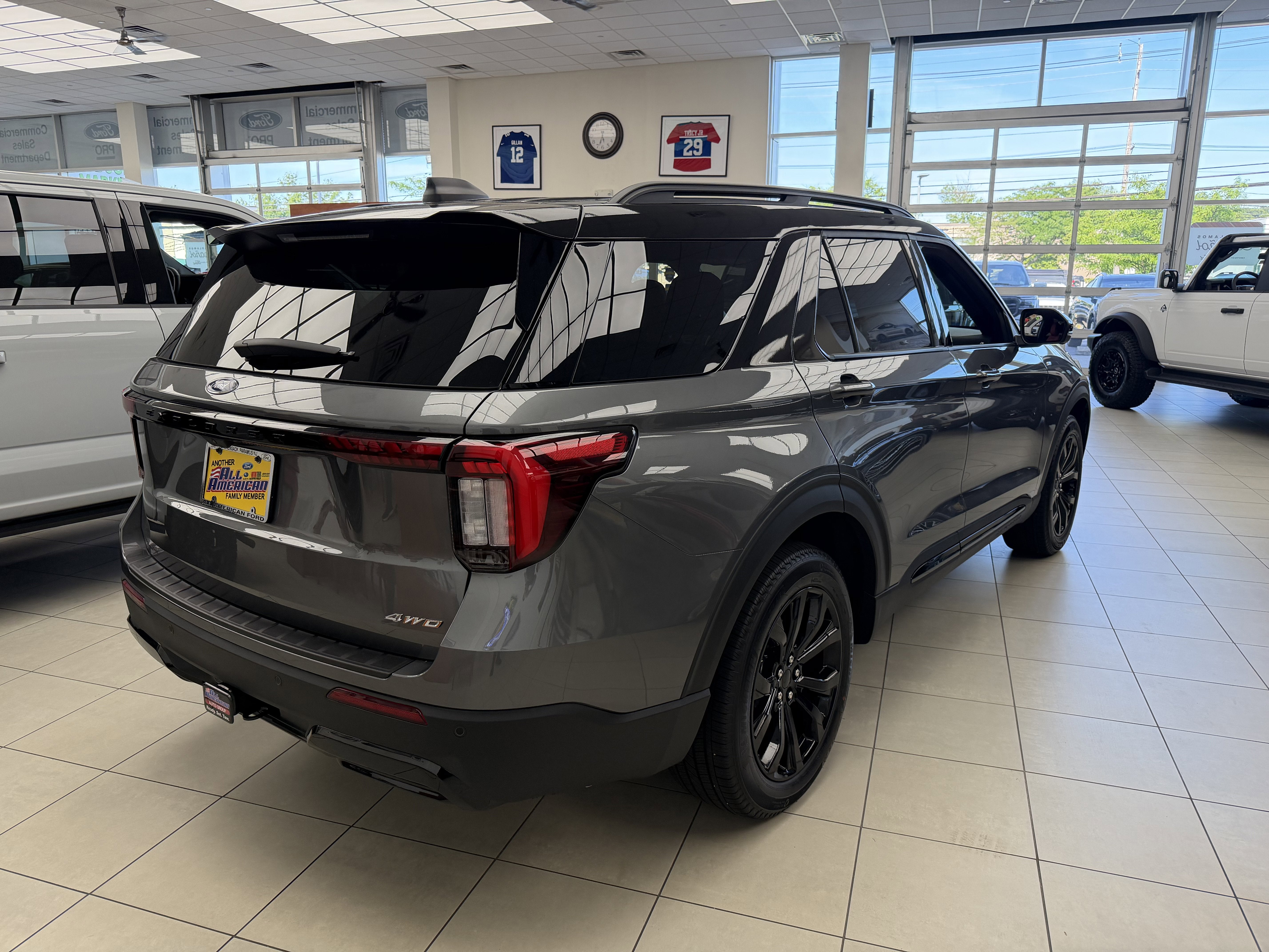 2026 Ford Explorer Custom Black-Top Edition