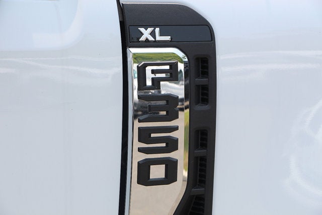 2025 Ford Chassis Cab F-350® XL