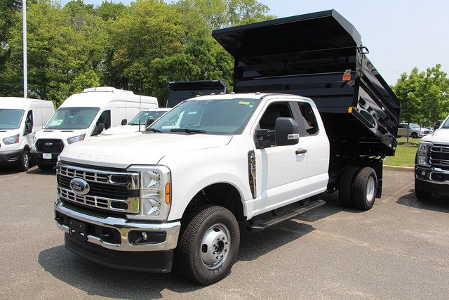 2025 Ford Chassis Cab F-350® XL