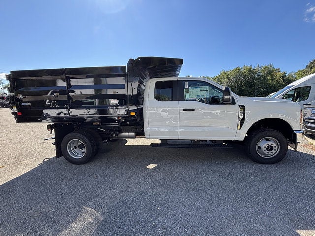 2025 Ford Chassis Cab F-350® XL