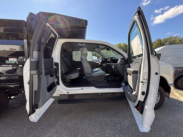 2025 Ford Chassis Cab F-350® XL