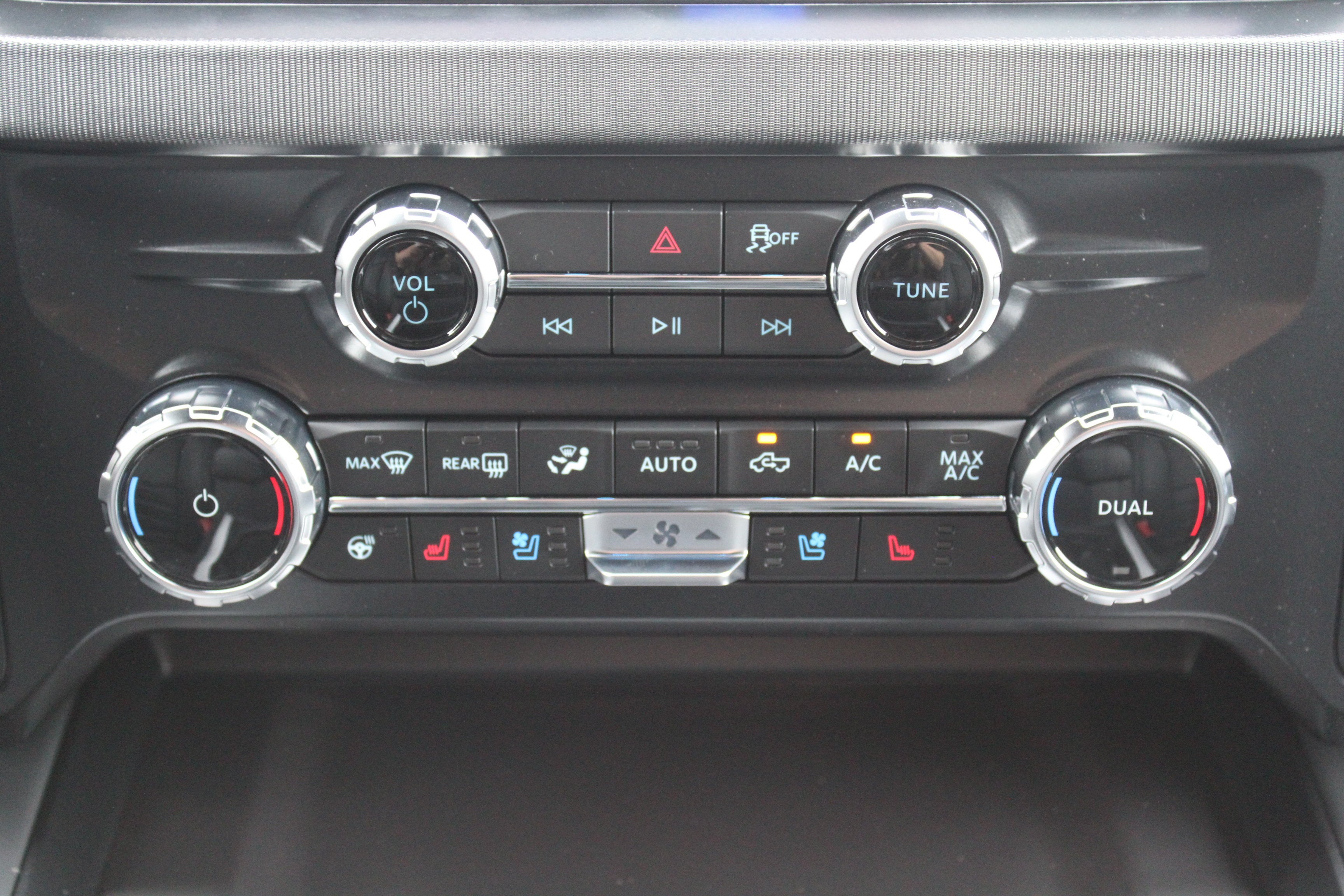 2027 Ford Chassis Cab F-550® Platinum