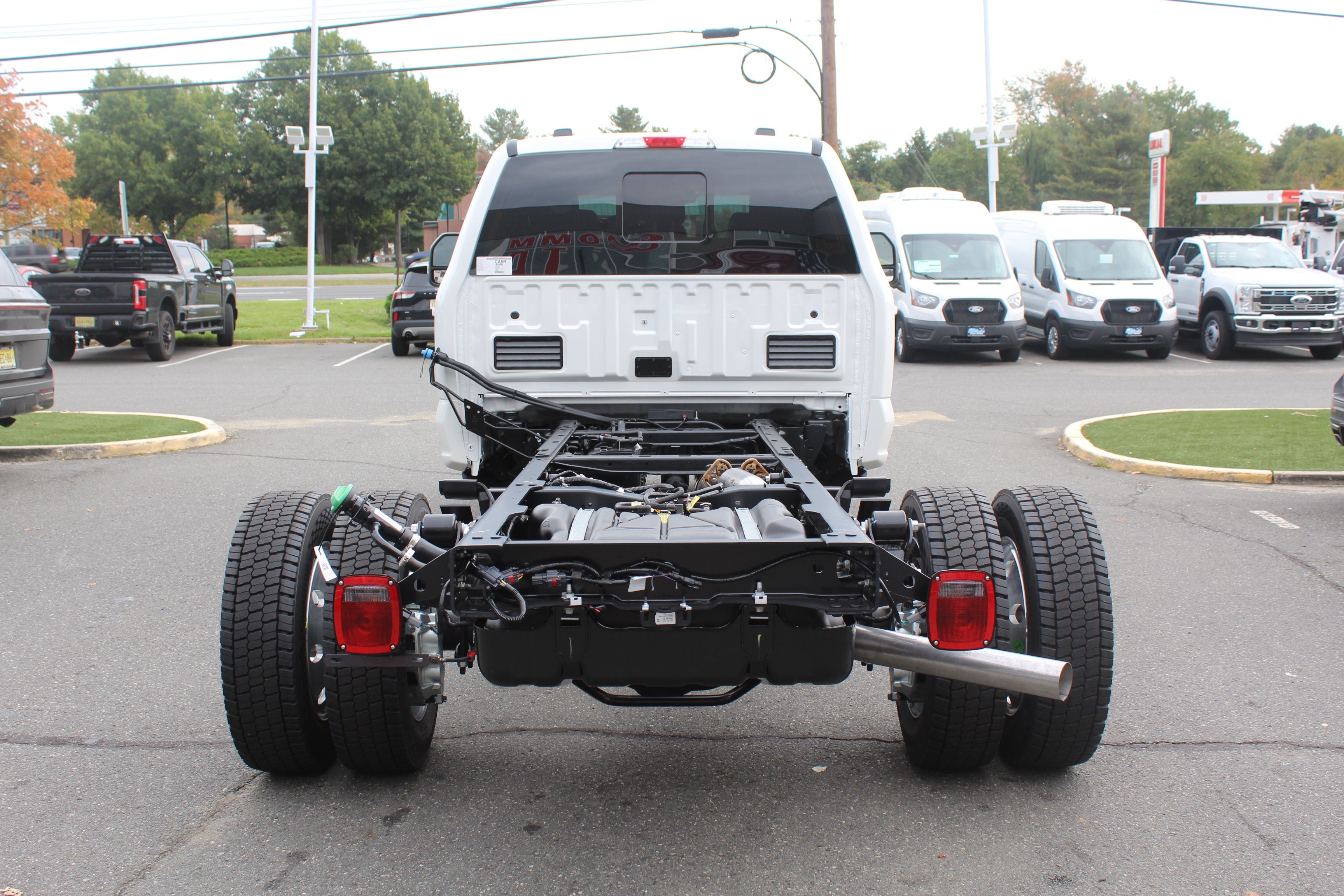 2027 Ford Chassis Cab F-550® Platinum