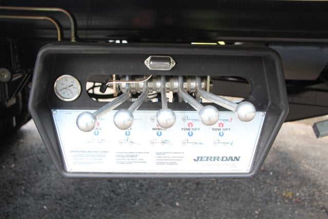 2025 Peterbilt 536 22' Aluminum XLP Jerr-Dan Carrier