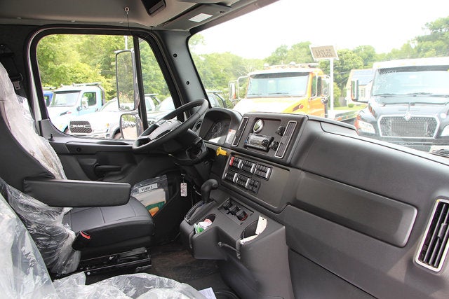 2025 Freightliner M2106 Jerr-Dan 22 FT Steel 4x2 Carrier