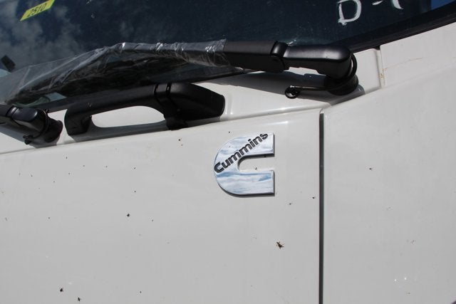 2025 Isuzu MT6 26 FT Box w/ ICC Bumper