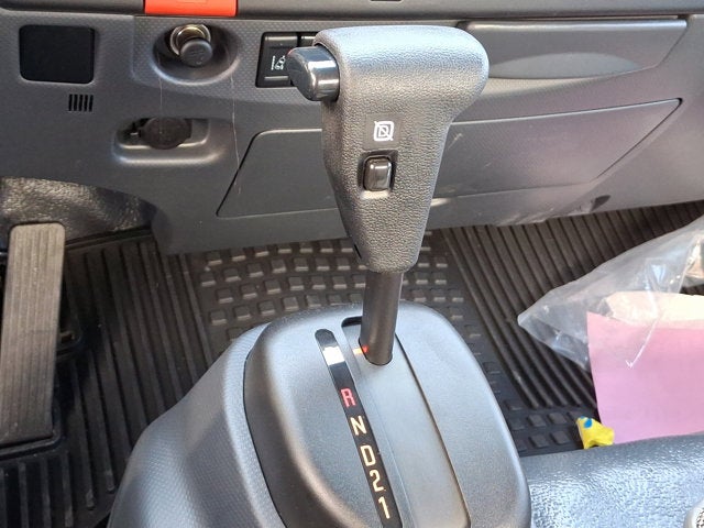 2024 Isuzu NRR 20 FT Box w/ ICC Bumper