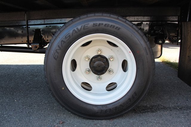 2024 Isuzu NRR 20 FT Box w/ Step Bumper