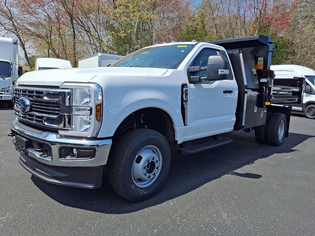 2025 Ford Super Duty F-350 DRW XL Dump Body w/ L Pack
