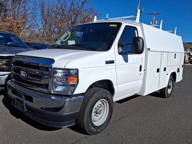2026 Ford E-Series Cutaway Base